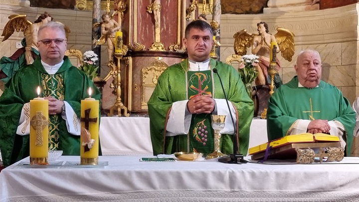 Uvođenje u službu župnika misa 1.jpg