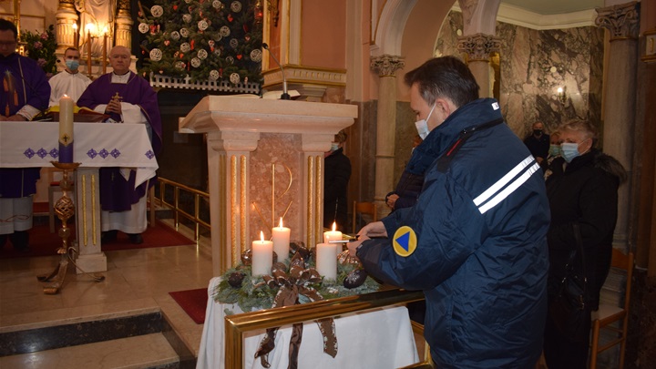 Stjepan Skuliber upalio četvrtu svijeću na županijskom Adventskom vijencu3.JPG