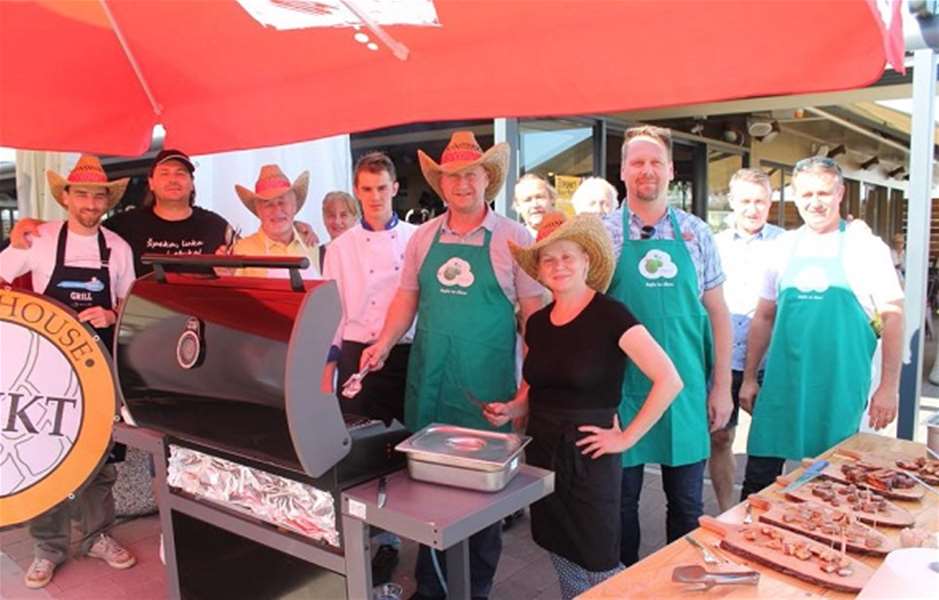 humanitarni roštilj u punktu.jpg