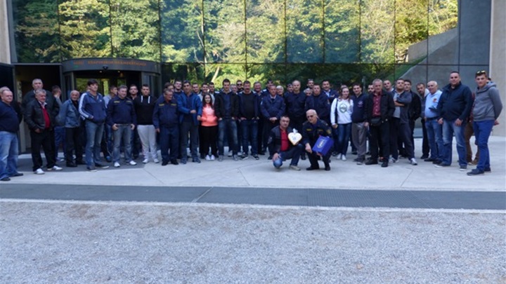 Zajednička ispred muzeja u Krapini.JPG