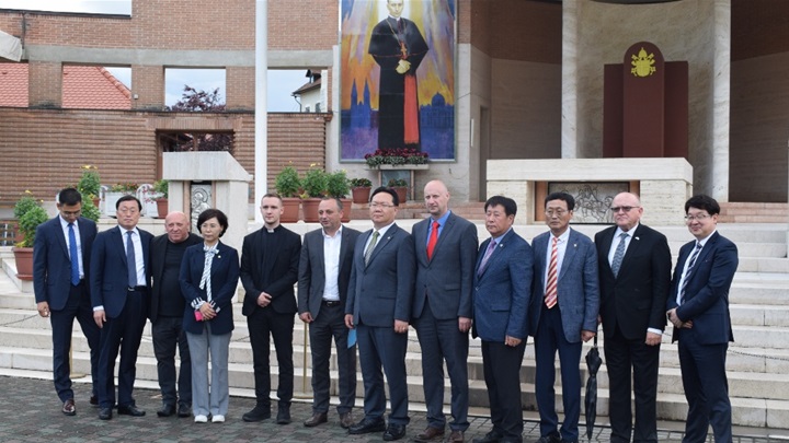 Korejanci i u Mariji Bistrici 5 glavna.jpg