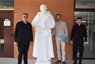 Akademski kipar Tomislav Kršnjavi darovao Svetištu MBB-e kip kardinala Franje Kuharića4.JPG