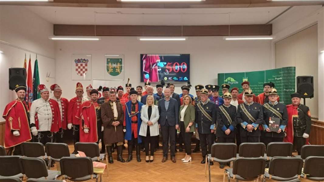 pištola monografija.jpg