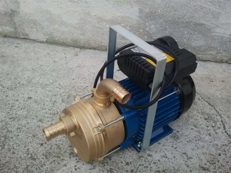 policija - pumpa.jpg