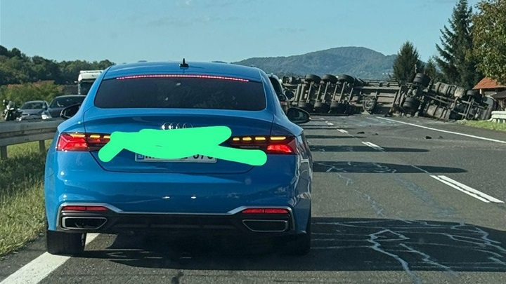 FB Policija zaustavlja KZŽ.jpg