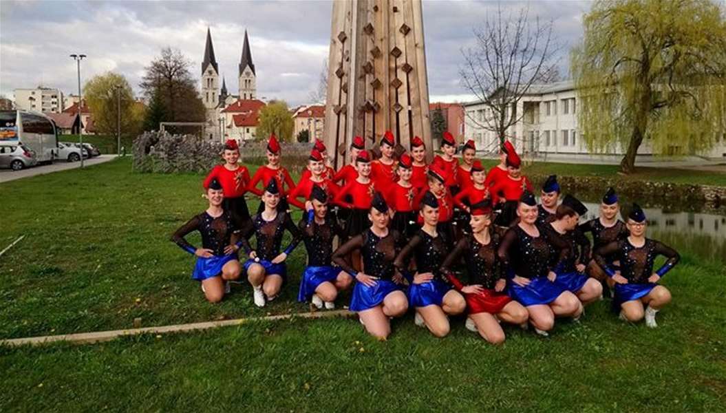 MAŽORETKINJE GLAVNA.jpg