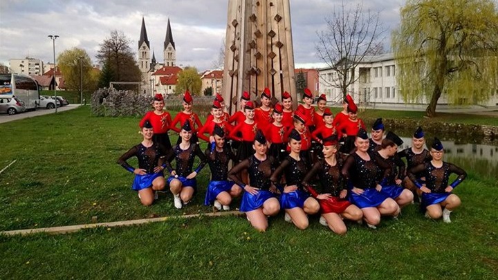 MAŽORETKINJE GLAVNA.jpg