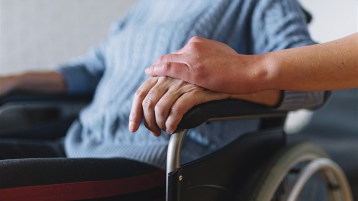 stariji ljudi umirovljenici.jpg