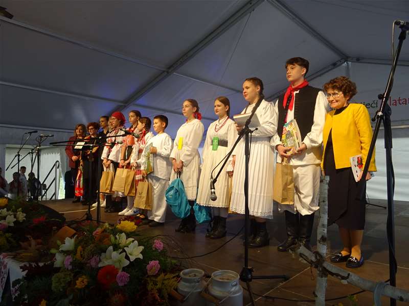 Nagrađeni mali pjesnici.JPG