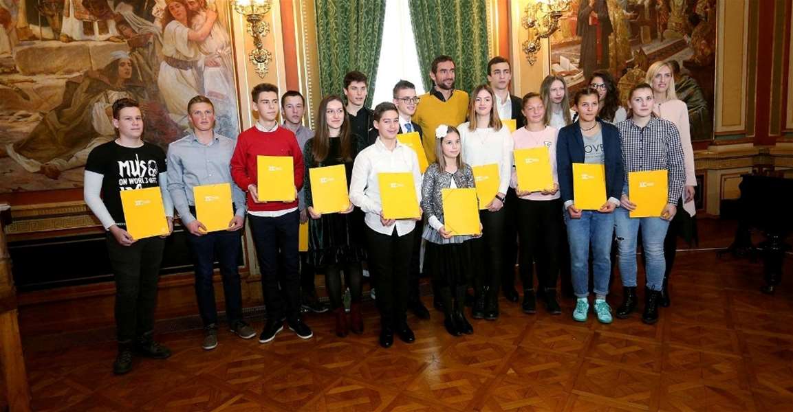 stipendisti zajednička fotografija.jpg