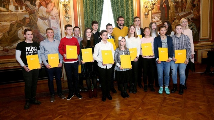 stipendisti zajednička fotografija.jpg