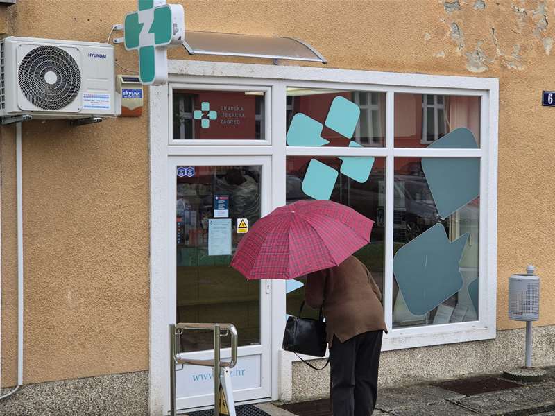 ljekarna kiša pacijenti mirovine umirovljenici (3).jpg