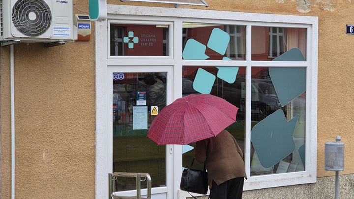 ljekarna kiša pacijenti mirovine umirovljenici (3).jpg