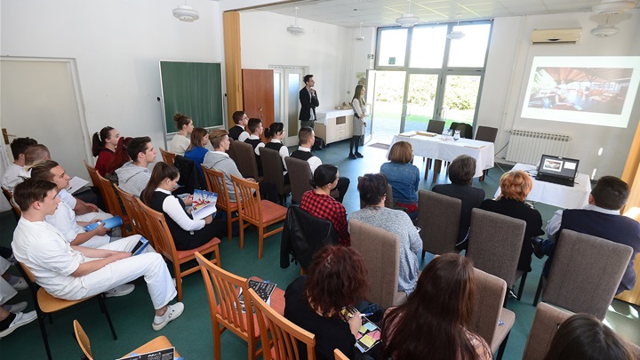 Valamar posjetio Srednju školu Zabok (2).jpg