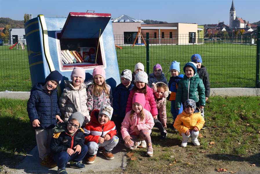 I Marija Bistrica dobila Malu slobodnu knjižnicu8.JPG