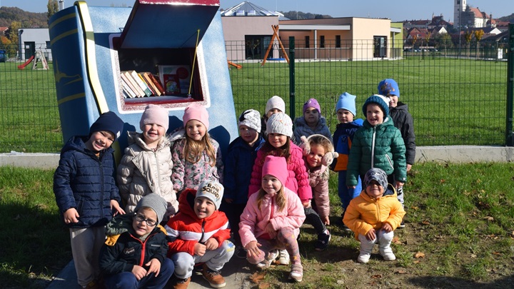 I Marija Bistrica dobila Malu slobodnu knjižnicu8.JPG