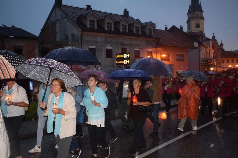 U Prasvetište pješačilo 800-njak pješaka7 glavna.JPG