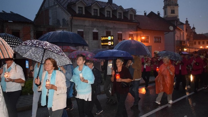 U Prasvetište pješačilo 800-njak pješaka7 glavna.JPG