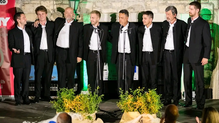 Klapa ''Bistrica'' prvi puta  nastupila u finalu Omiša2.jpg