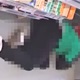 KAOS: Pijana blagajnica fizički napala kolegicu pa legla na pod