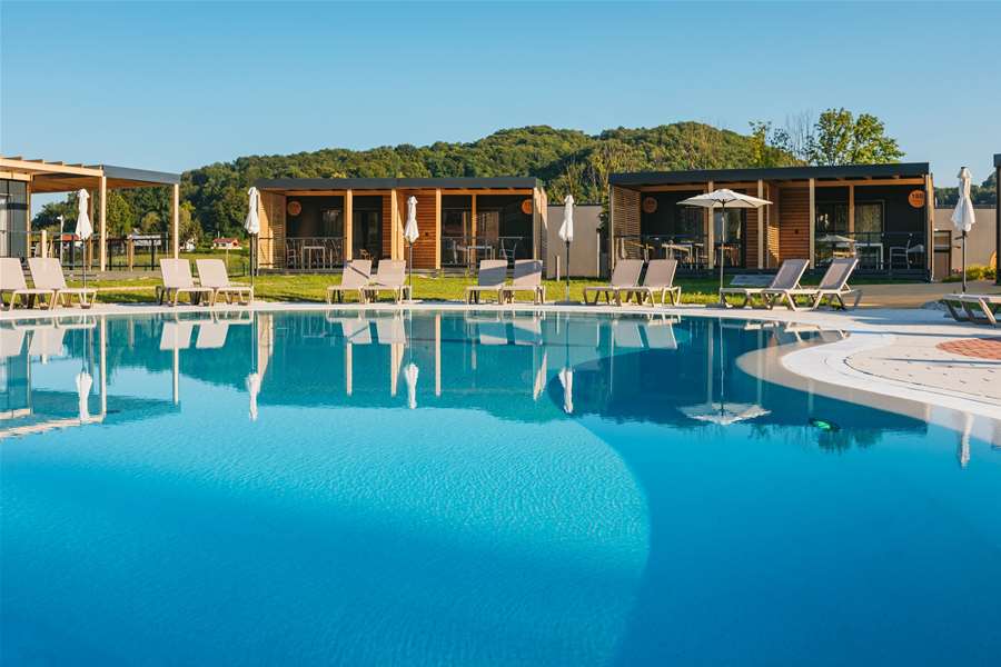 Glamping Village 03.jpg