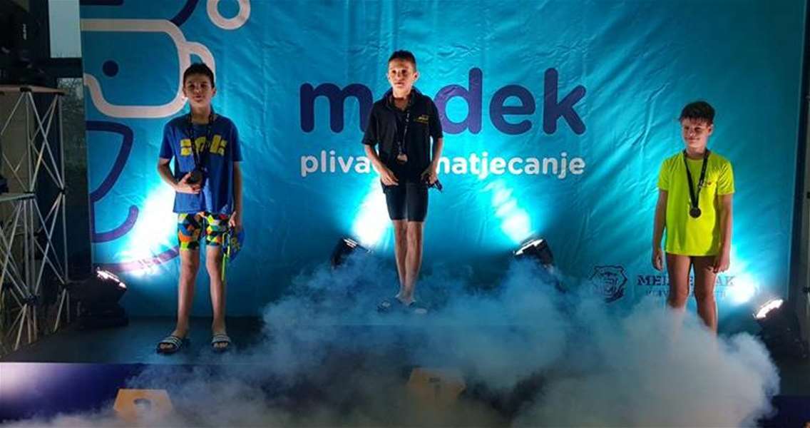 SPORT 5.3._PLIVANJE Toto Šipek-Glavač na najvišoj stepenici postolja.jpg