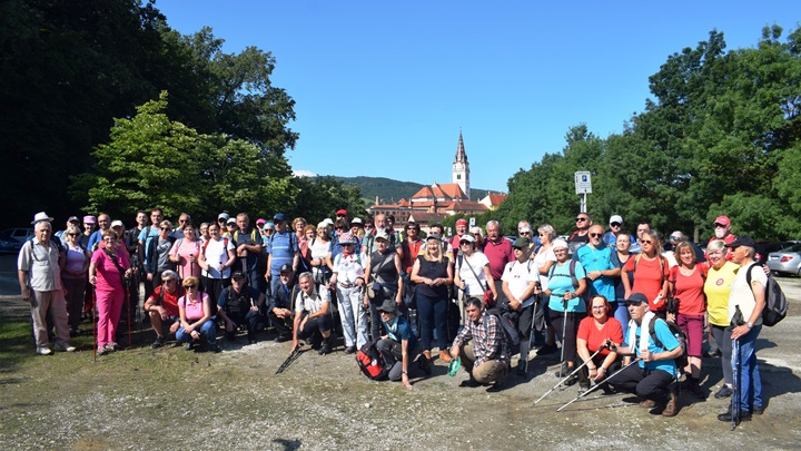 Bistričkom obilaznicom Za dušu i tijele Mirko Fulir stotinjak planinara1.JPG