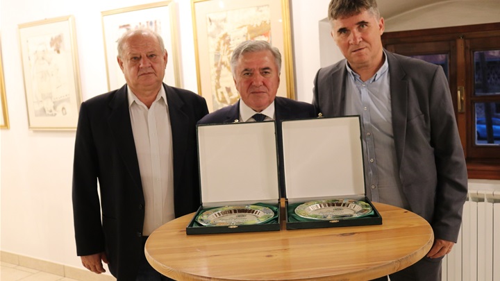 PLENUM - NASLOVNA.jpg