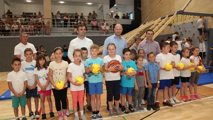 ŽUPAN I DECA đurmanec dvorana smanjeno 20.jpg