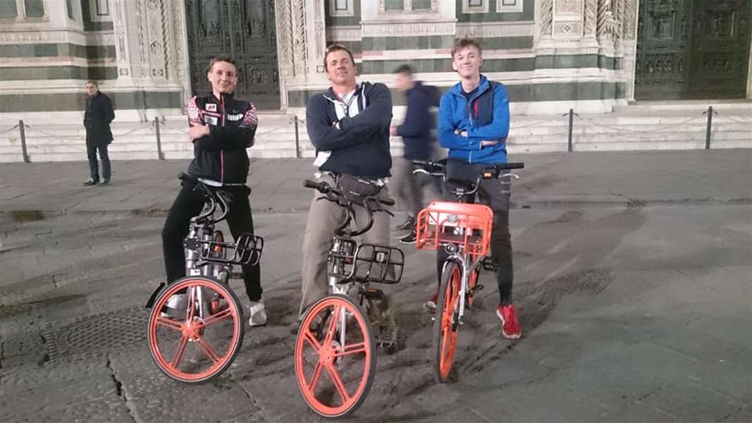 Tomo Valjak, trener Tade Drinković i Fran Černi  u Firenci.jpg