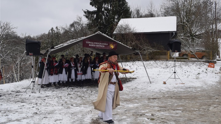 ''Bela roža i črleni jorgovan'' – običaji od tradicije do pučkog kazališta na jednom mjestu2.JPG
