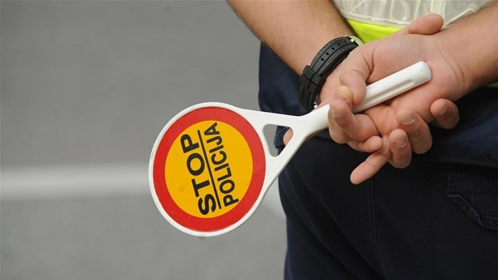 policija palica zaustavljanje