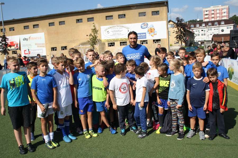 SPORT 3.10._EUROPSKI TJEDAN SPORTA Tomo Šokota oduševio je mlade nogometaše.JPG