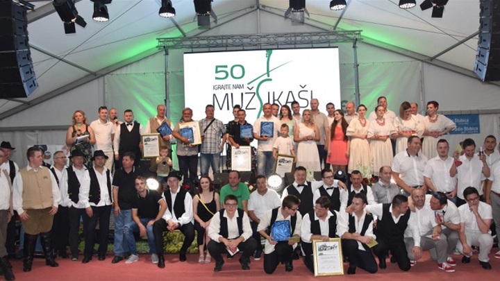 igrajte nam mužikaši.JPG