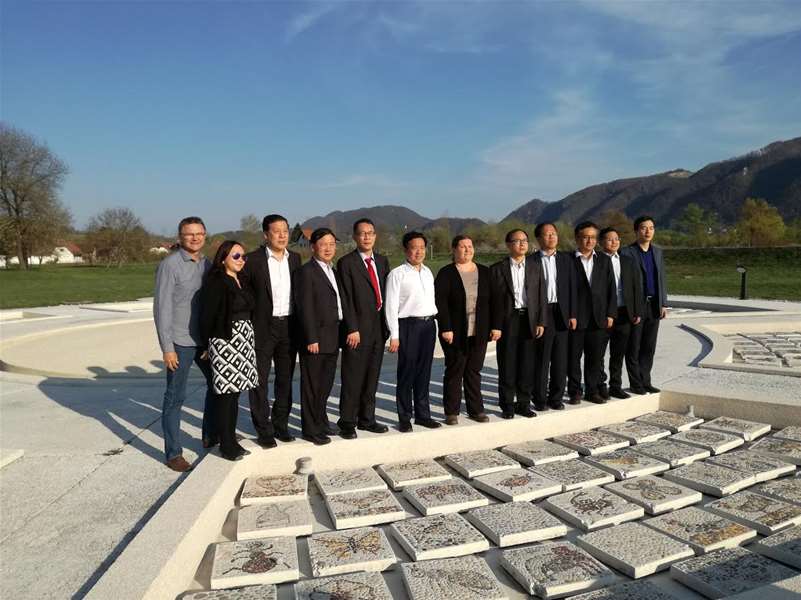 kinezi u kumrovcu.jpg