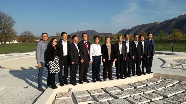 kinezi u kumrovcu.jpg