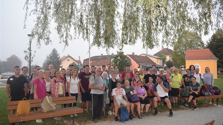 54 hodočasnika na Trški Vrh 12.JPG