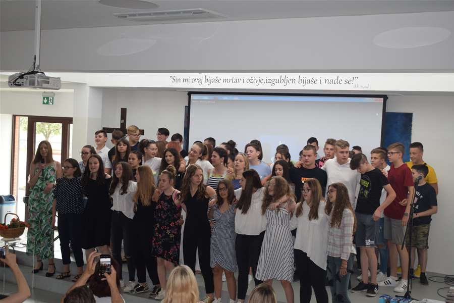 Od škole se oprostili bistrički osmaši4.JPG