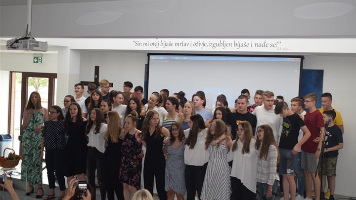 Od škole se oprostili bistrički osmaši4.JPG