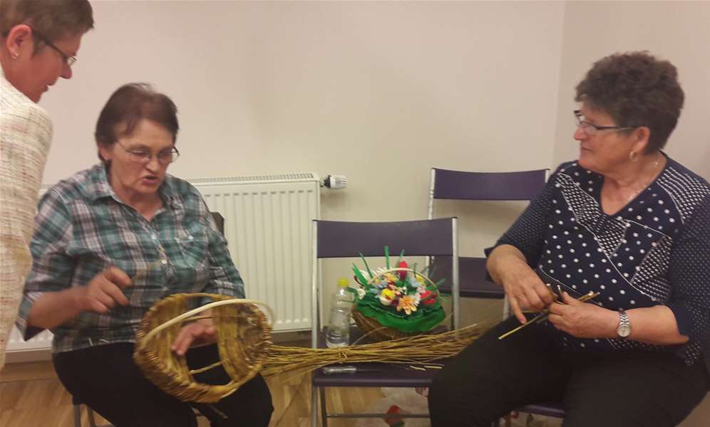 Radionica pletenja košare - koliko su spretne pokazale su članice Udruge iz Huma Stubičkog