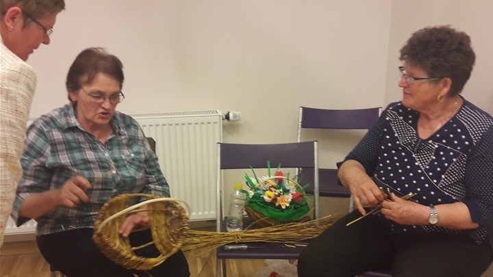 Radionica pletenja košare - koliko su spretne pokazale su članice Udruge iz Huma Stubičkog