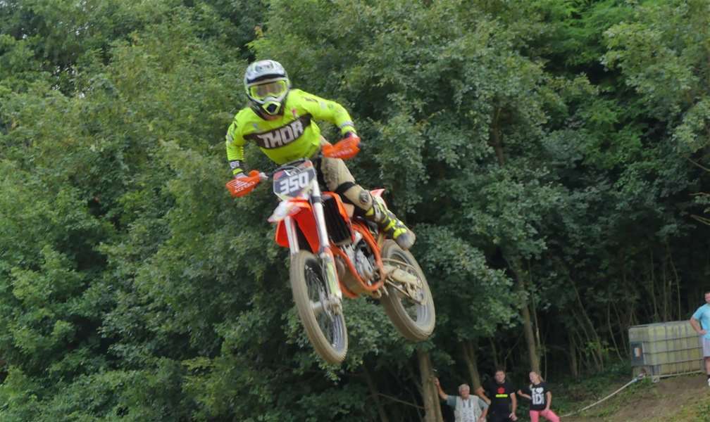 SPORT 3.7._MOTOKROS BEDEKOVČINA Unatoč ozljedi Nikola Hranić pokazao je atraktivnu vožnju.jpg