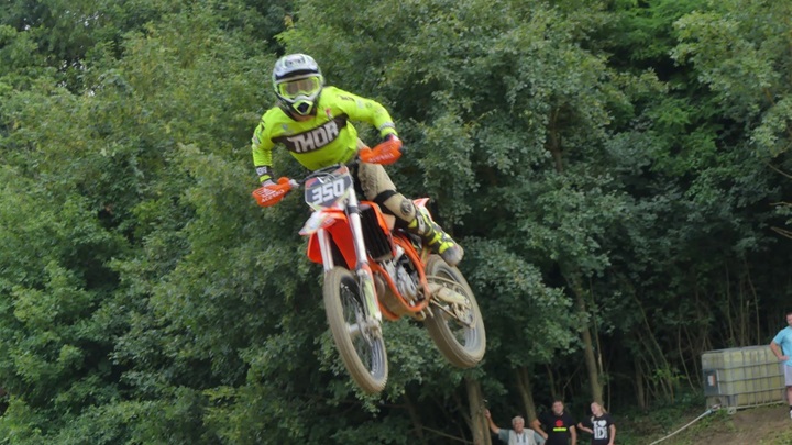 SPORT 3.7._MOTOKROS BEDEKOVČINA Unatoč ozljedi Nikola Hranić pokazao je atraktivnu vožnju.jpg