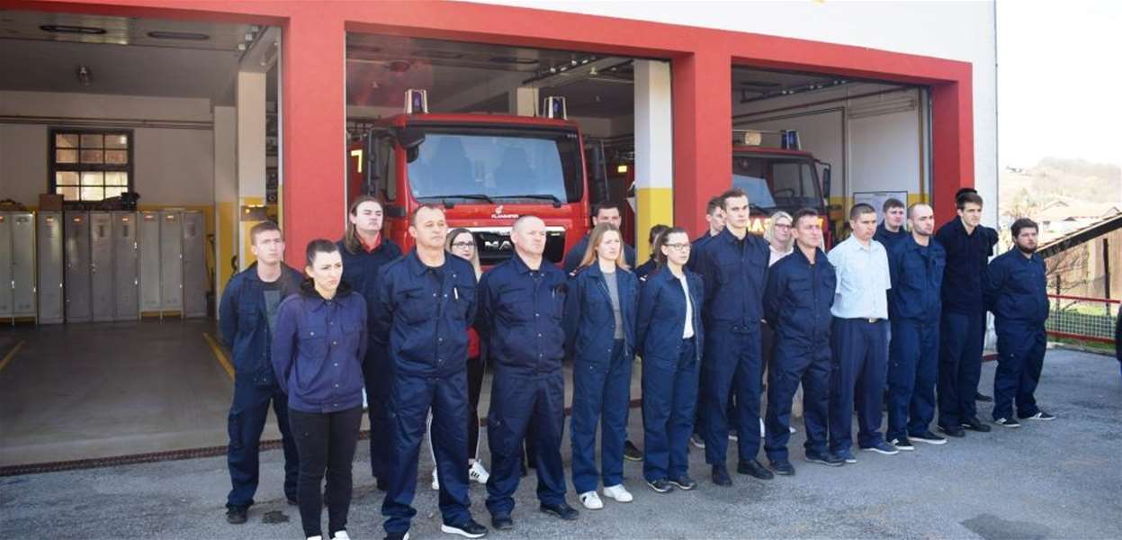 26 novih vatrogasaca i vatrogaskinja2.jpg