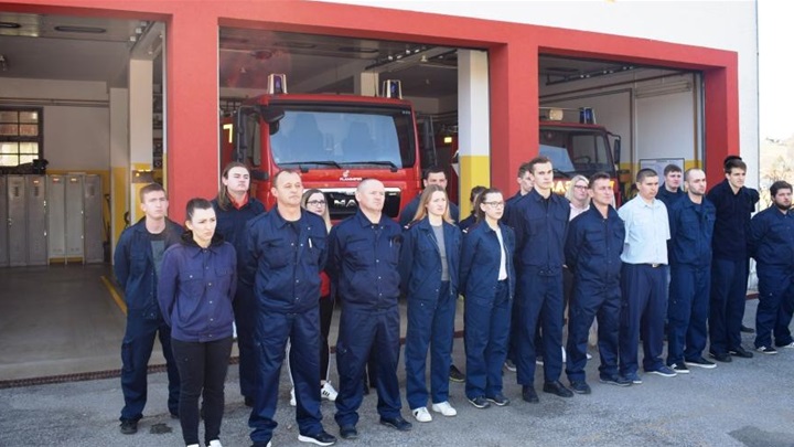 26 novih vatrogasaca i vatrogaskinja2.jpg