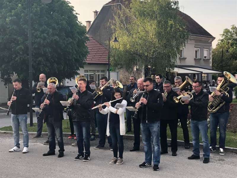 Sviranje Prvomajske budnice PO DVD-a Lobor