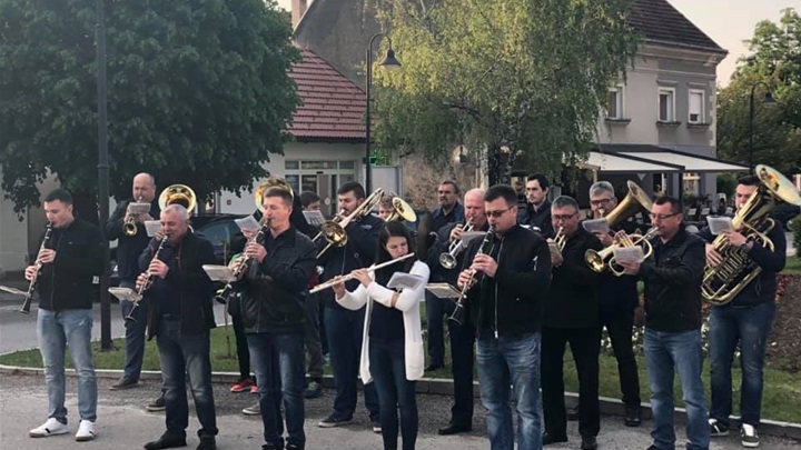 Sviranje Prvomajske budnice PO DVD-a Lobor