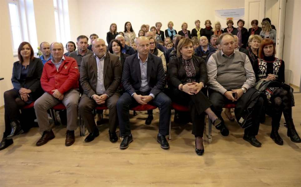 knjižnica brestovec GLAVNA.jpg