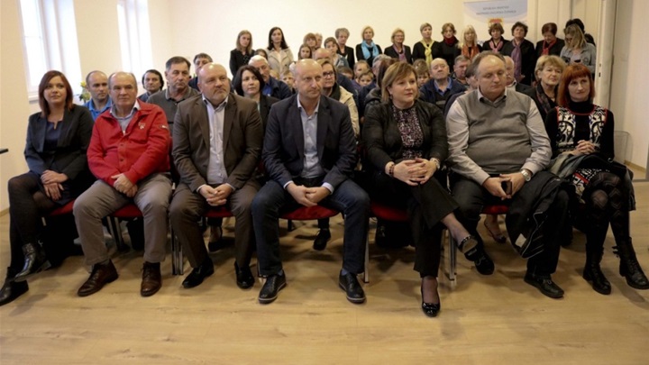 knjižnica brestovec GLAVNA.jpg