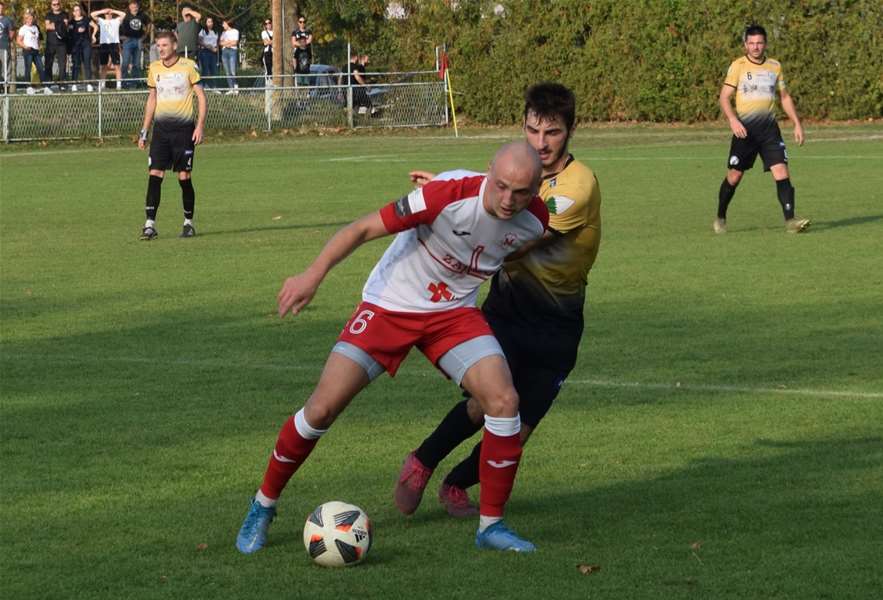 web 4. nl središte skupina A 6. kolo  Mladost Zabok na 5. mjestu bod Klanjca kod Slunja.JPG